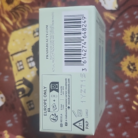 PRADA Mini Lip Balm Gift Set ♤♤ - Picture 5 of 10